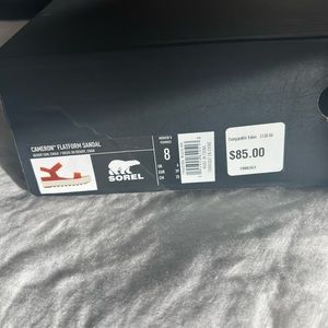 Orange Sorel Flatform sandal, new with tags! So comfy, just too big on me.